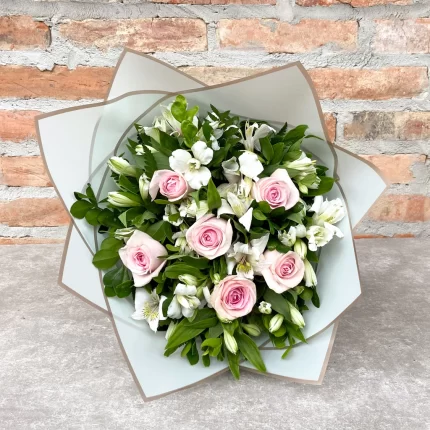 Buquê de Rosas e Astromélias